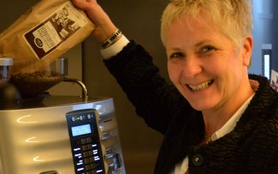 Als Espresso Fan schwört Petra Häffner auf Kaffee aus dem Partnerland Burundi