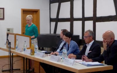 Petra Häffner und die Podiumsgäste: Sven Müller, Dirk Braune, Wolfgang Binder, Susanne Bay.